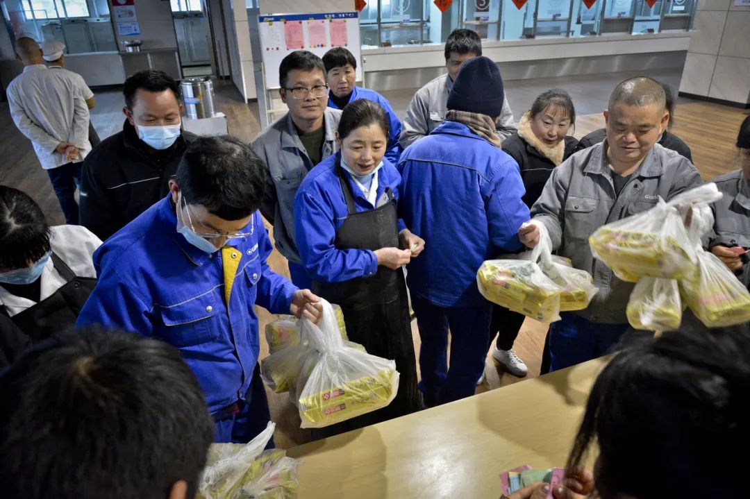 正月十五春先到 巨人家園鬧元宵